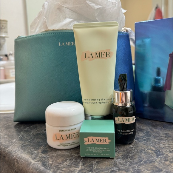 The Replenishing Moisture Collection - Picture 2 of 2